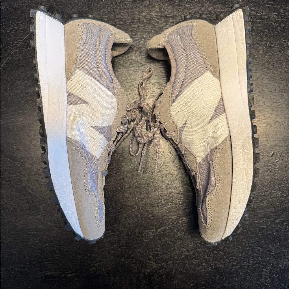 New Balance 327 Sneakers, Size 6.5
